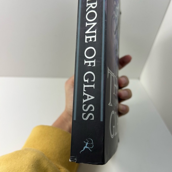 Throne of Glass Book by Sarah J. Maas - Picture 4 of 12